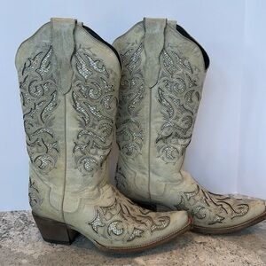 Nashville cowgirl boots with some sparkle!!!